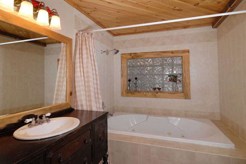 cabin with an indoor whirlpool