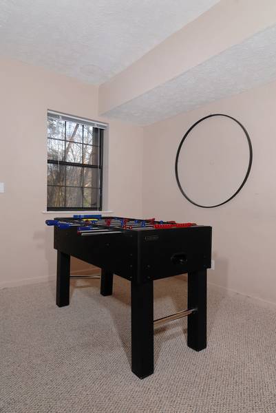 pigeon forge cabin with an airhockey table