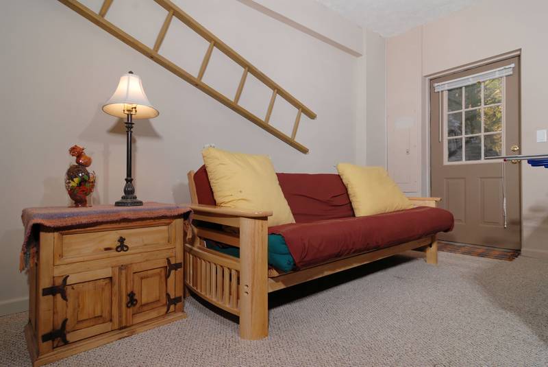 pigeon forge cabin with an airhockey table