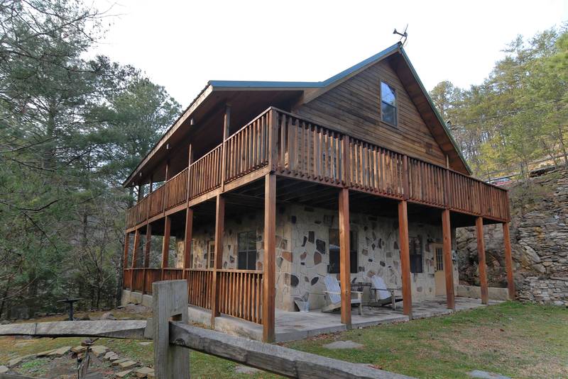 Walden Creek 112 Log Cabin in Pigeon tubwhirlpoolgood privacy