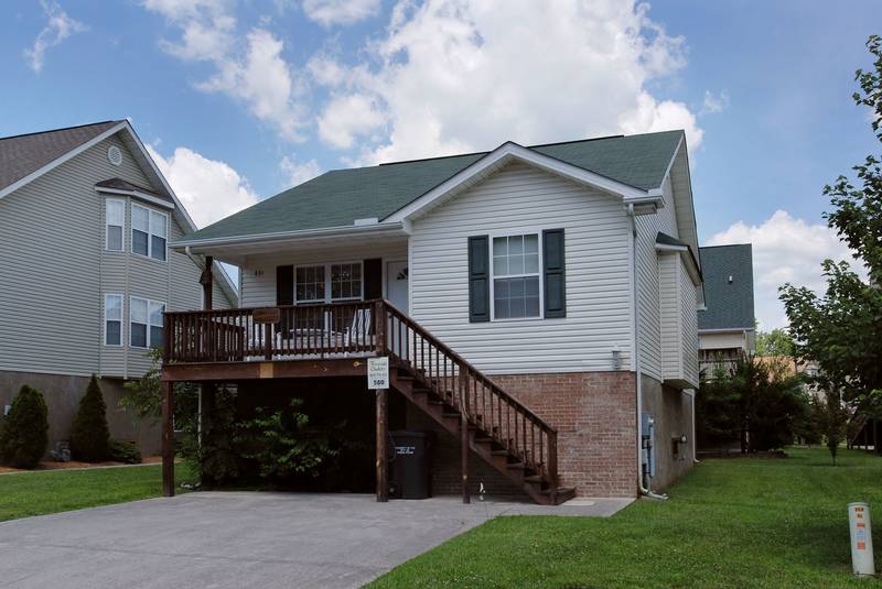 Pigeon River Retreat covered entry deck