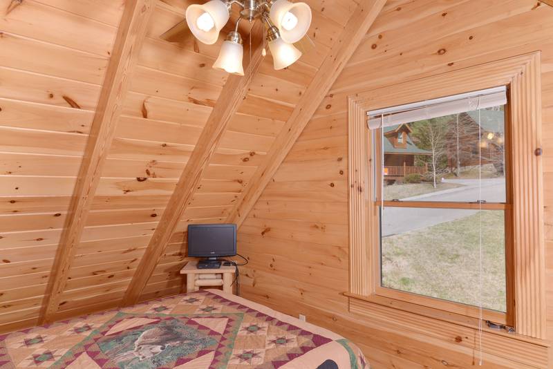 Pigeon Forge Cabin Queen Size Bed in the Bedroom with Flat Screen Television