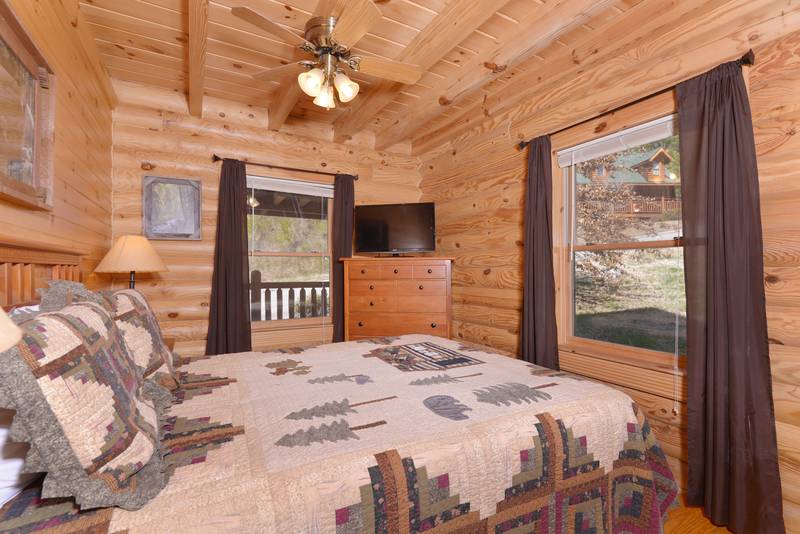 Pigeon Forge Cabin Queen Size Bed in the Bedroom with Flat Screen Television