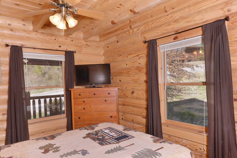 Pigeon Forge Cabin Queen Size Bed in the Bedroom with Flat Screen Television