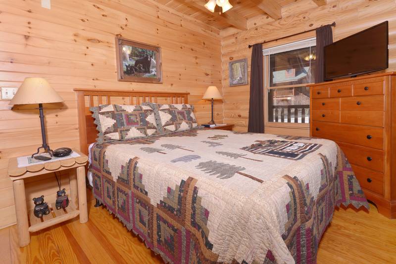 Pigeon Forge Cabin Queen Size Bed in the Bedroom with Flat Screen Television