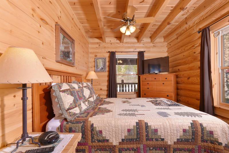 Pigeon Forge Cabin Queen Size Bed in the Bedroom with Flat Screen Television