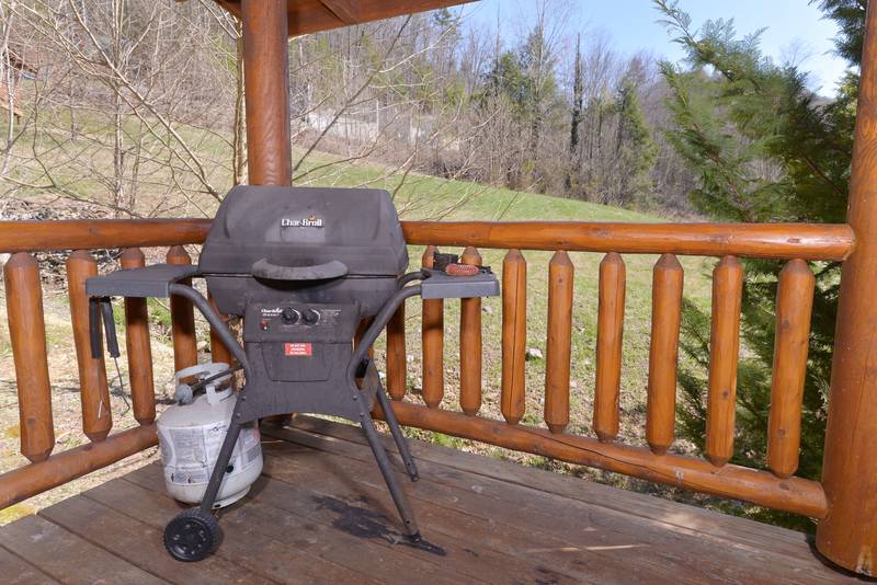 Pigeon Forge Two Bedroom Cabin with a Gas Grill