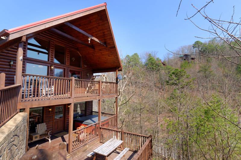 Pigeon Forge Secluded One Bedroom Cabin Rental-Mountain View