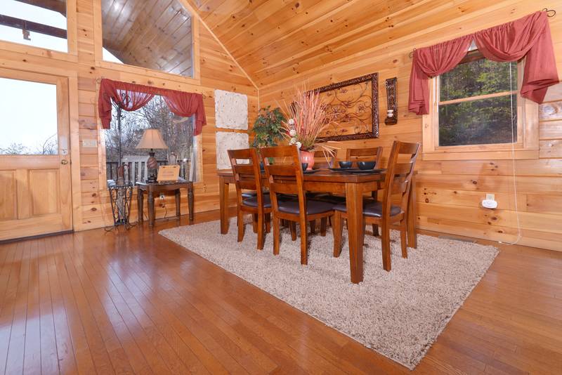Tennessee Vacation Cabin Rental Dinning Room