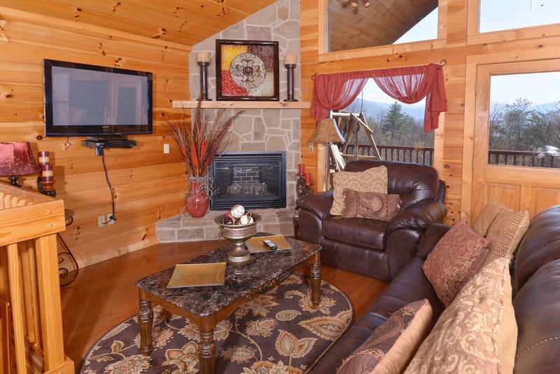 Pigeon Forge Deluxe Comfortable Living Room Area with a Mountain View
