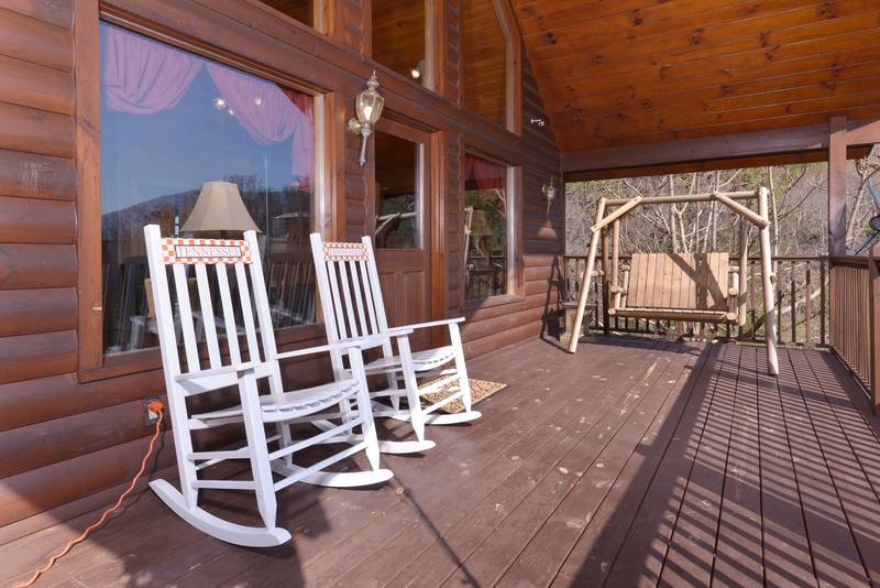 Tennessee Vacation Cabin Rental Outdoor Seating Area