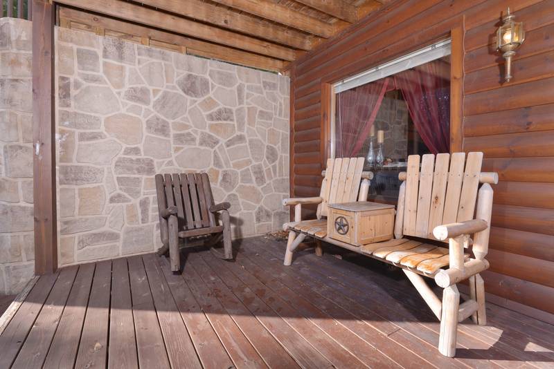 Tennessee Vacation Cabin Rental Outdoor Seating Area