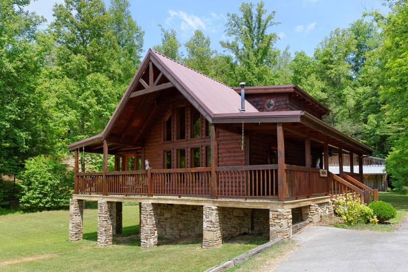 Pigeon Forge Tennessee Convenient Two Bedroom Cabin Rental