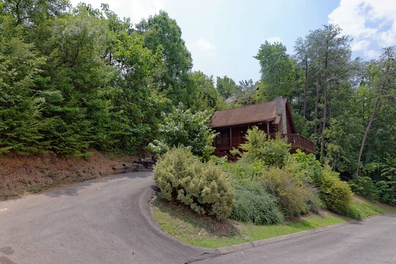 Pigeon Forge Two Bedroom Cabin convenient to the attractions in Pigeon Forge