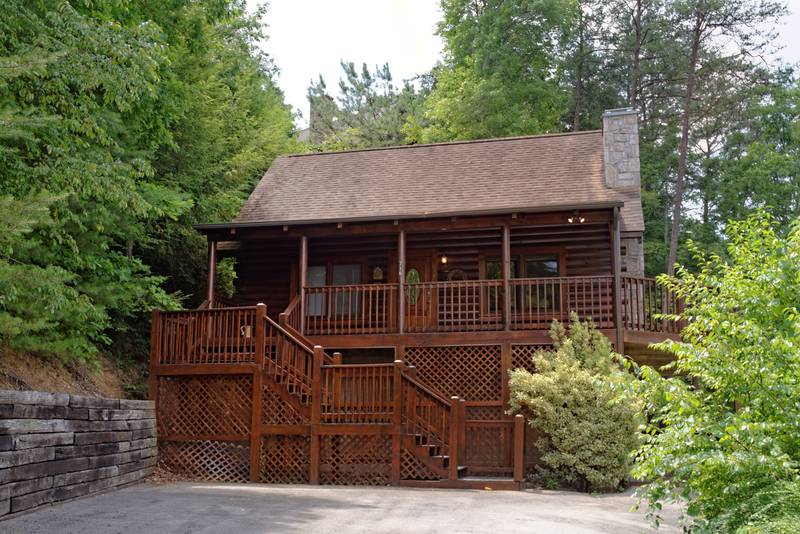 Pigeon Forge Two Bedroom Cozy Cabin Convenient to Dowtown Pigeon Forge