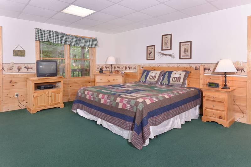 Pigeon Forge Two Bedroom Cabin Featuring a King Size Bed in the lower level bedroom