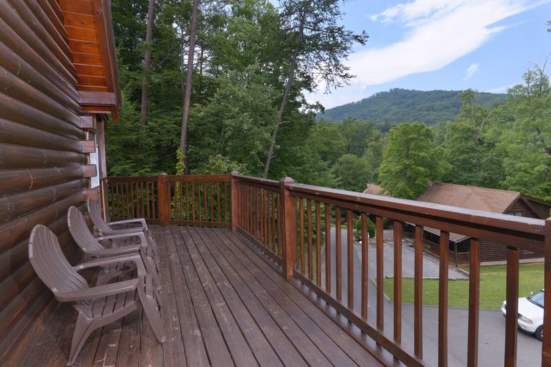 Tennessee Vacation Cabin Rental featuring large decks to enjoy your morning on