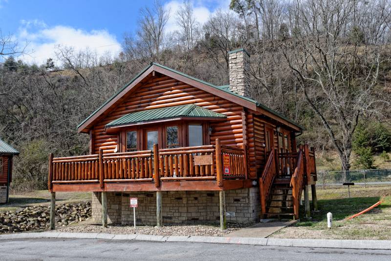 Pigeon Forge Honeymoon Cabin