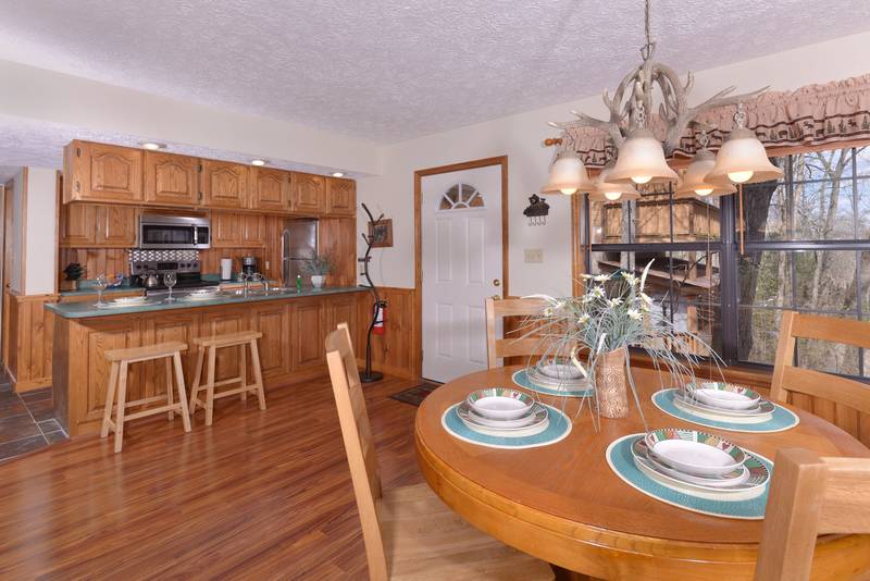 Tennessee Vacation Rental Fully Equipped Kitchen-Dinning Room