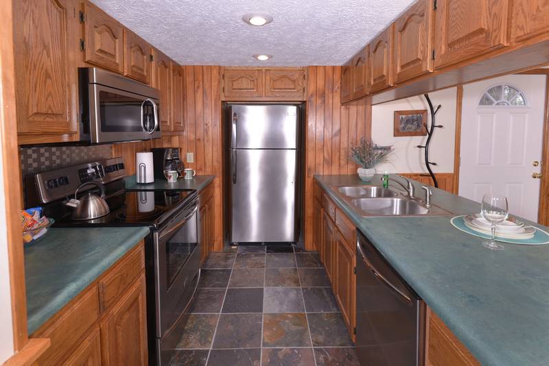 Pigeon Forge Vacation Cabin Overnight Rental With Fully Equipped Kitchen-Stainless Steel Appliances