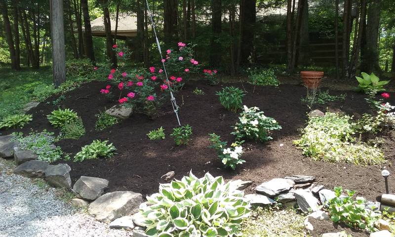 Pigeon Forge Cabin Rental Featuing an Exstinsive Garden Area