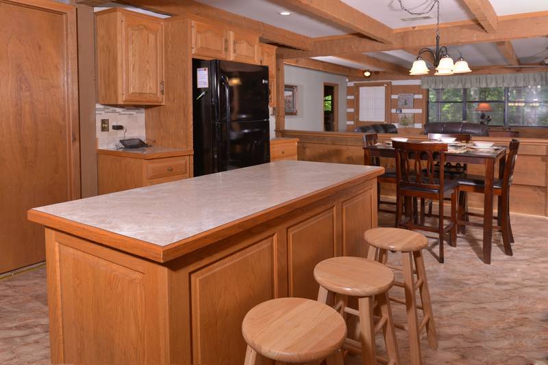 Pigeon Forge Cabin Rental Kitchen Bar