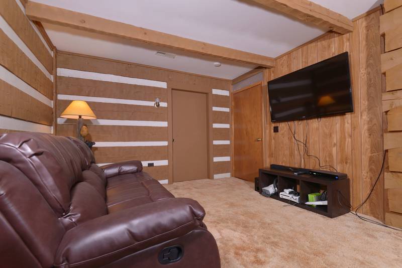 Pigeon Forge Cabin Rental Theater Room