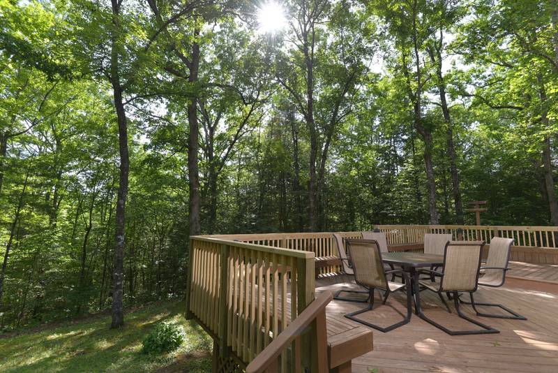 Tennessee Vacation Cabin Rental Outdoor Deck with Seating Area