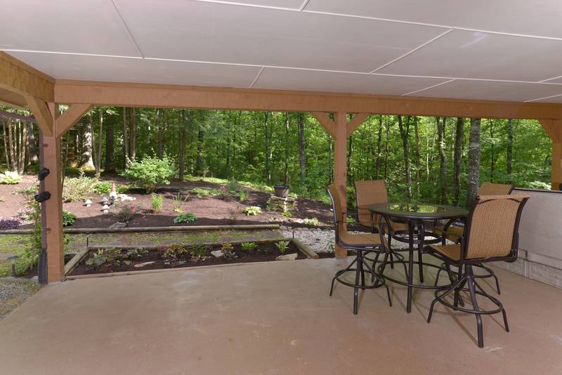 Tennessee Vacation Cabin Rental Outdoor Covered Outdoor Deck Area