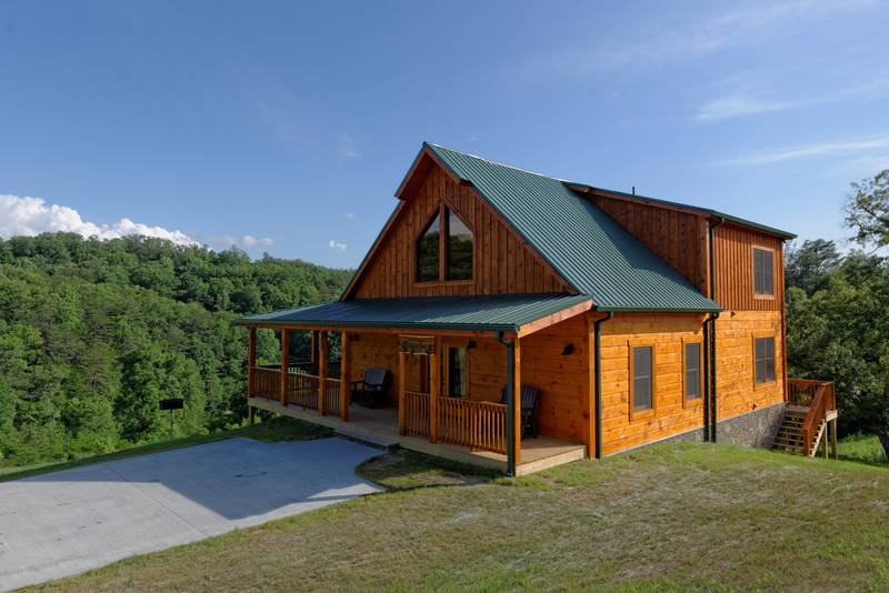 Pigeon Forge Convenient Luxury Three Bedroom Cabin Rental