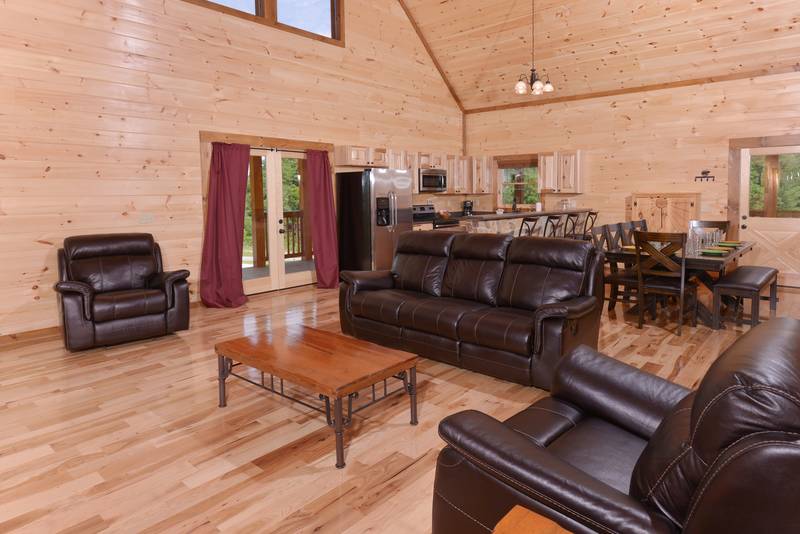 Pigeon Forge Cabin Rental featuring a Spacious interior for the entire family