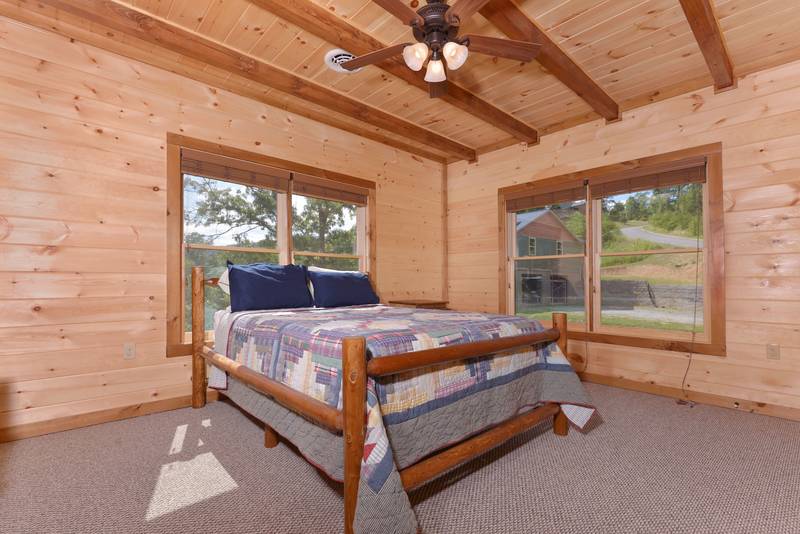 Pigeon Forge Cabin Rental with an Upper Level Bedroom