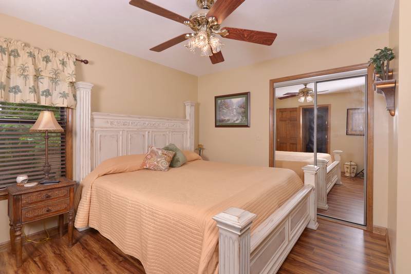 SMOKY MOUNTAIN DREAM Woodridge 2 Bedroom Pigeon Vacation Cabin Rental