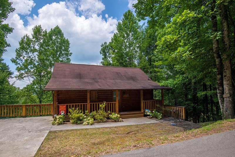 The Cabin at SunRae Ridge parking area