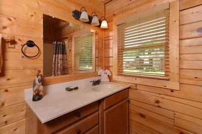River Cabin bathroom