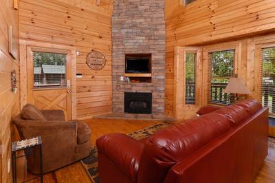 River Cabin living room with 32-inch flat screen TV