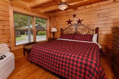 River Cabin bedroom with king size bed