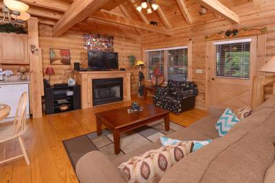 Cabin in Pigeon Forge with Hot Tub "A Smoky Getaway"