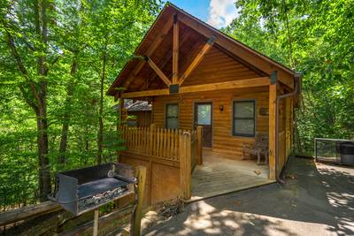 Allen's Hideaway covered entry deck