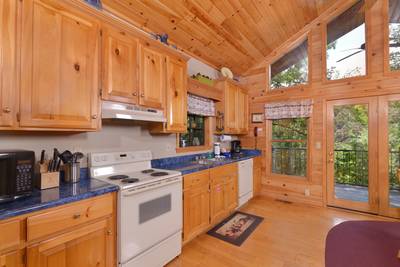 Allen's Hideaway fully furnished kitchen
