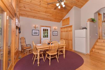 Allen's Hideaway fully furnished kitchen and dining area