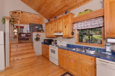 Allen's Hideaway fully furnished kitchen