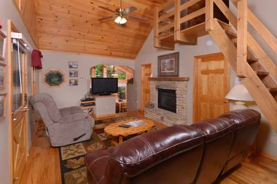 Allen's Hideaway living room