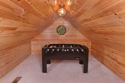 Allen's Hideaway upper level loft area