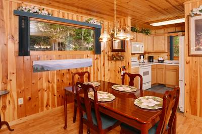 Deer to Dream dining area and fully furnished kitchen