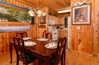 Deer to Dream dining area and fully furnished kitchen