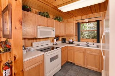 Deer to Dream fully furnished kitchen