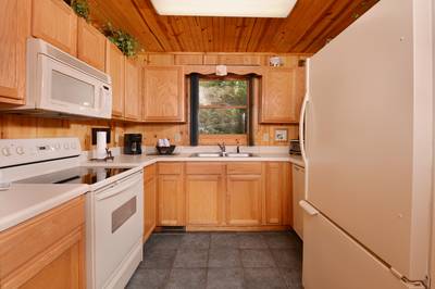Deer to Dream fully furnished kitchen
