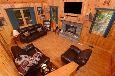 Deer to Dream living room with 55-inch flat screen TV