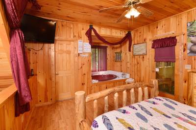 Deer to Dream upper level loft bedroom with whirlpool tub